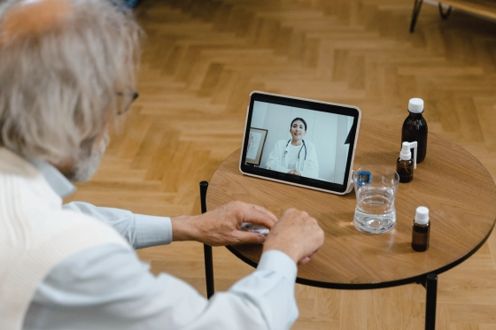 primemedic-doctors-giving-telehealth-service